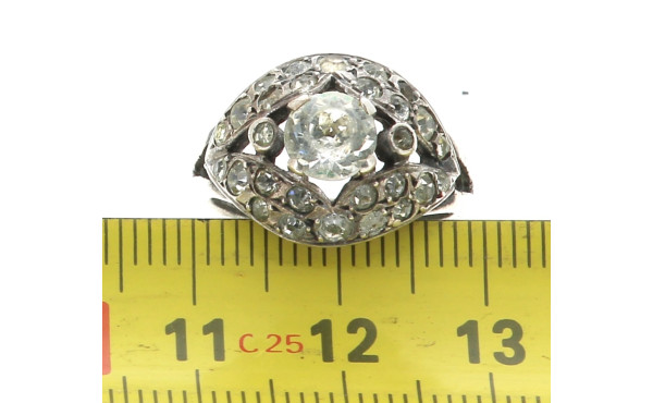 Bague ancienne en argent sertie de stras