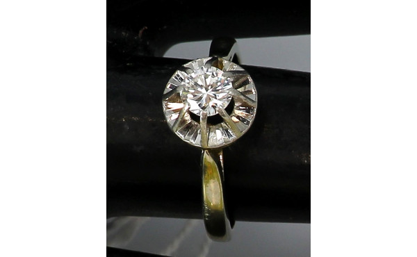 Bague solitaire en or gris 18 carats, po