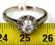 Bague solitaire en or gris 18 carats, po