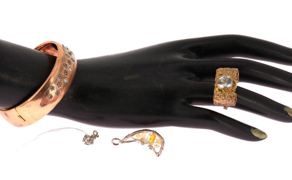 Petit lot de bijoux fantaisie : bague mo