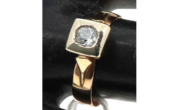 Bague en or jaune 18 carats, poinçon têt