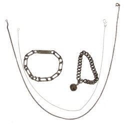 Lot de 4 bijoux en argent : gourmette "C