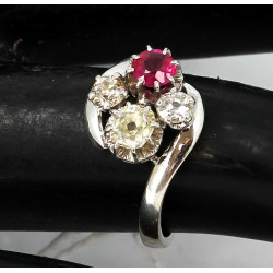 Bague en or gris 18 carats, poinçon tête