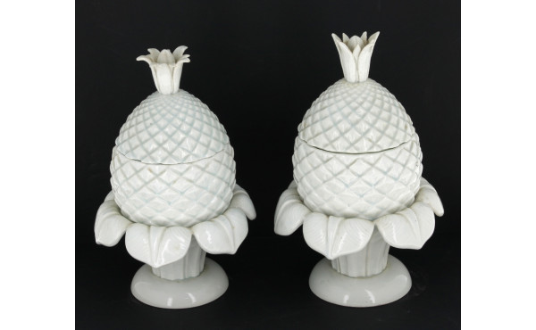 Paire de coupes ananas en faïence blanch