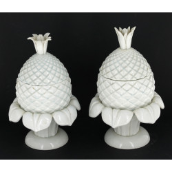 Paire de coupes ananas en faïence blanch