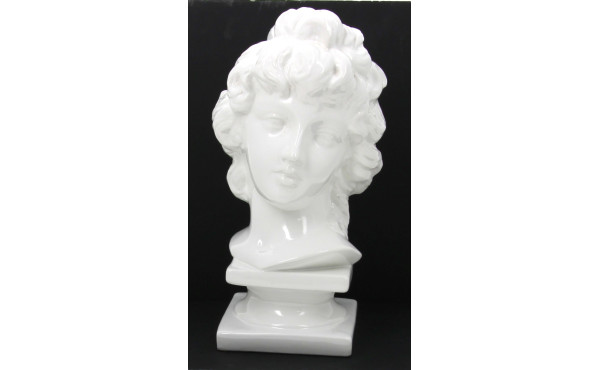 Buste de jeune fille, céramique blanche,