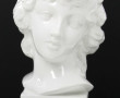Buste de jeune fille, céramique blanche,