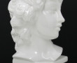 Buste de jeune fille, céramique blanche,