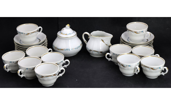 Service à café en porcelaine blanche et 