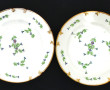 Lot de 3 assiettes en porcelaine : une a