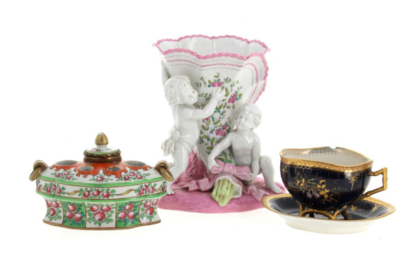 Encrier en porcelaine à décor floral : o