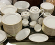 Service de table en porcelaine blanche e