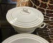 Service de table en porcelaine blanche e