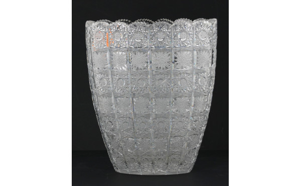 Vase en cristal taillé, H 24 x L 20,5 x 