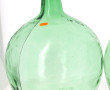 Deux dames Jeanne en verre vert et une b