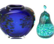 Vase en verre bleu à panse aplatie, prob