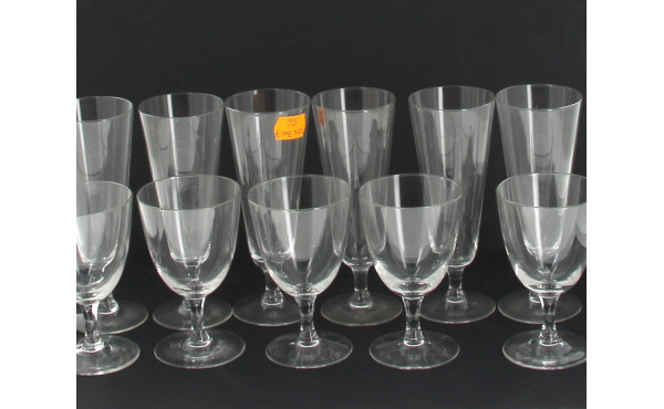 Lot de verres dépareillés : éléments de 