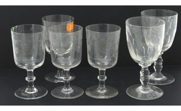 Lot de verres anciens dépareillés