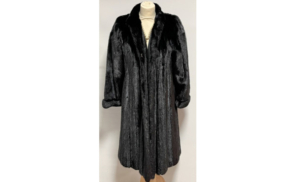 ROYAL FOURRURES Paris - Manteau de vison