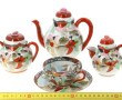 Service en porcelaine du Japon comprenan