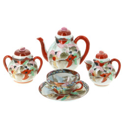 Service en porcelaine du Japon comprenan