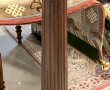 Colonne cannelée en bois naturel et plat