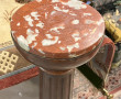 Colonne cannelée en bois naturel et plat