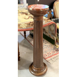 Colonne cannelée en bois naturel et plat