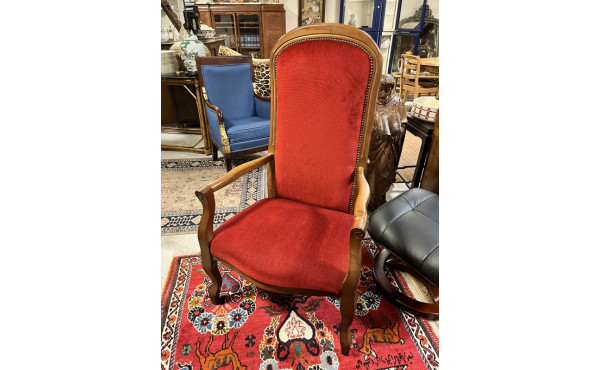 Fauteuil style Voltaire tissu rouge, pet