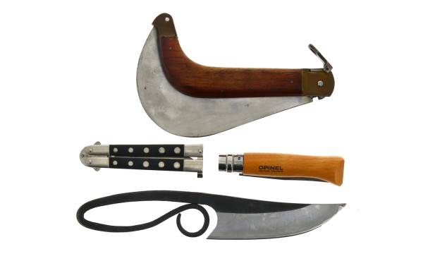 Lot de 4 couteaux modernes de différente