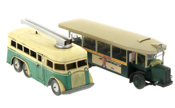 Un trolleybus mécanique à clé intégrée a