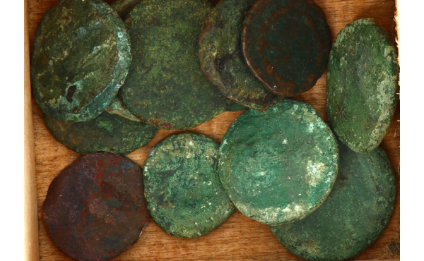 12 monnaies romaines et sesterces