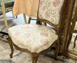 Chaise de style Louis XV recouverte d'un