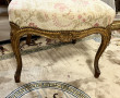 Chaise de style Louis XV recouverte d'un