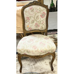 Chaise de style Louis XV recouverte d'un