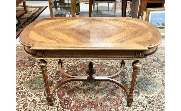 Table de milieu en placage de noyer, ouv