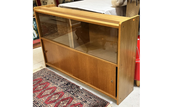 Vitrine vintage années 60 ouvrant en par
