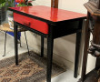 Petit bureau en bois peint en noir et en