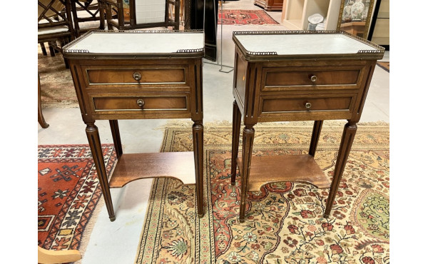 Deux chevets de style Louis XVI plateau 