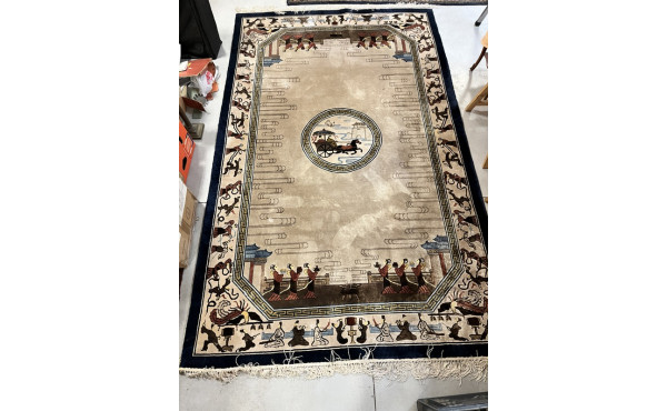 JAPON - Tapis en soie à décor de personn