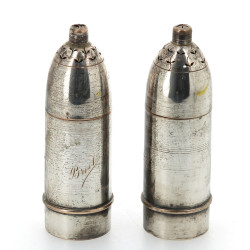 Paire de saupoudreuses en métal argenté,