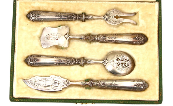 4 petits couverts de service à hors-d'œu
