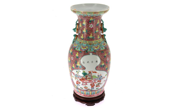 CHINE Xxème - Vase en porcelaine polychr