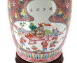 CHINE Xxème - Vase en porcelaine polychr