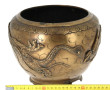 Cache-pot ancien en bronze à décor en re