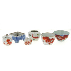 CHINE - Lot de petites porcelaines : 2 b