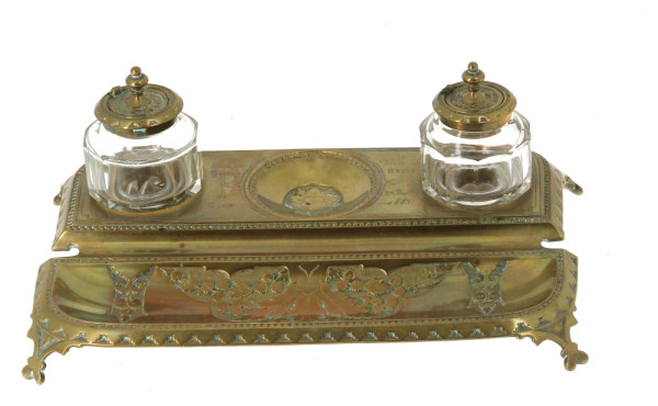 Encrier double en laiton à décor feuilla