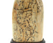 Jaspe de Chine teinté sur socle bois, H 