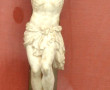 Christ en croix en plâtre blanc, croix d