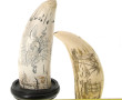 Lot de 2 copies de Scrimshaw à décor sur